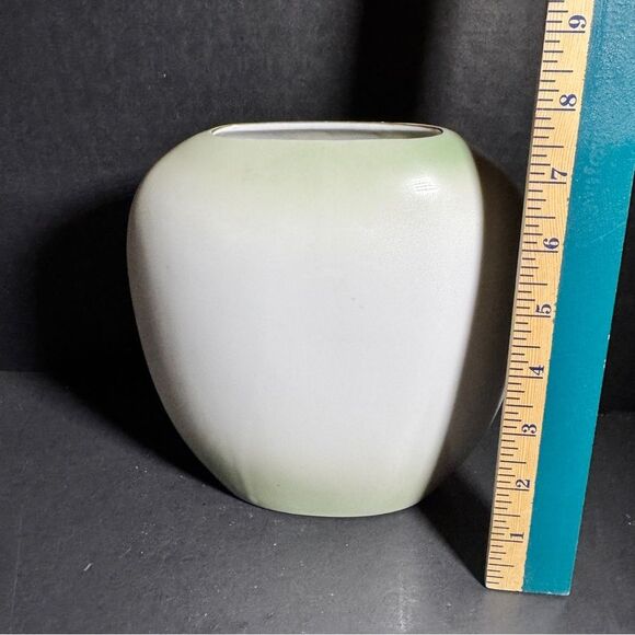 Vintage JGI Shaddy Mino Floral and Bird Design Porcelain Vase [Item 0124] - Picture 5 of 7